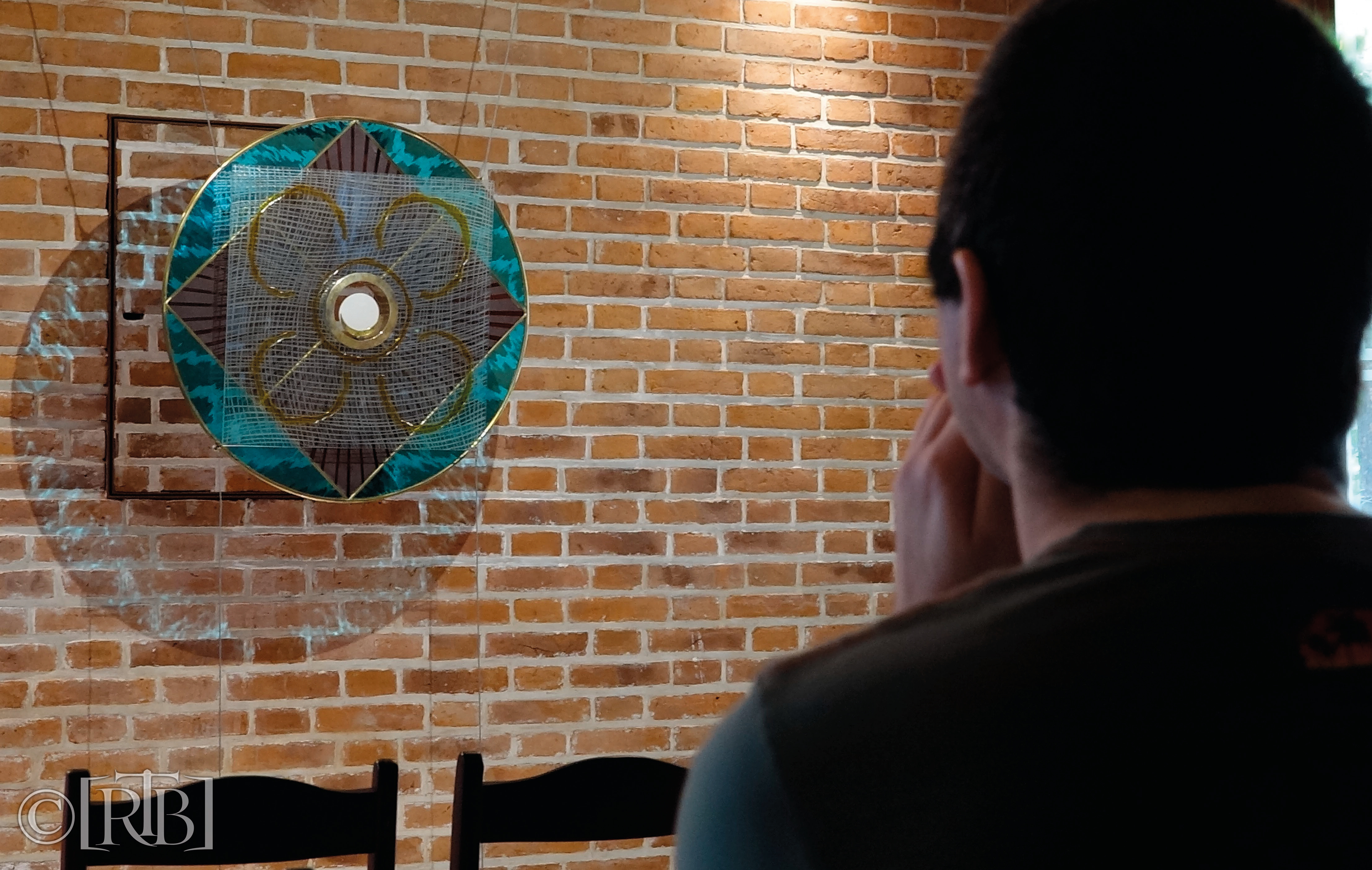 Verguld reliekschrijn en heilig relikwie bewaard uit het eucharistisch wonder van Buenos Aires (1992, 1994, 1996)