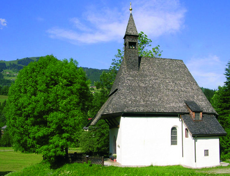 チロル州ブリクセン地区にあるエルスベーテンカペレ アド ホップガルテン。1494 年にバーソロミュー ハマースバッハ牧師によって建てられました。