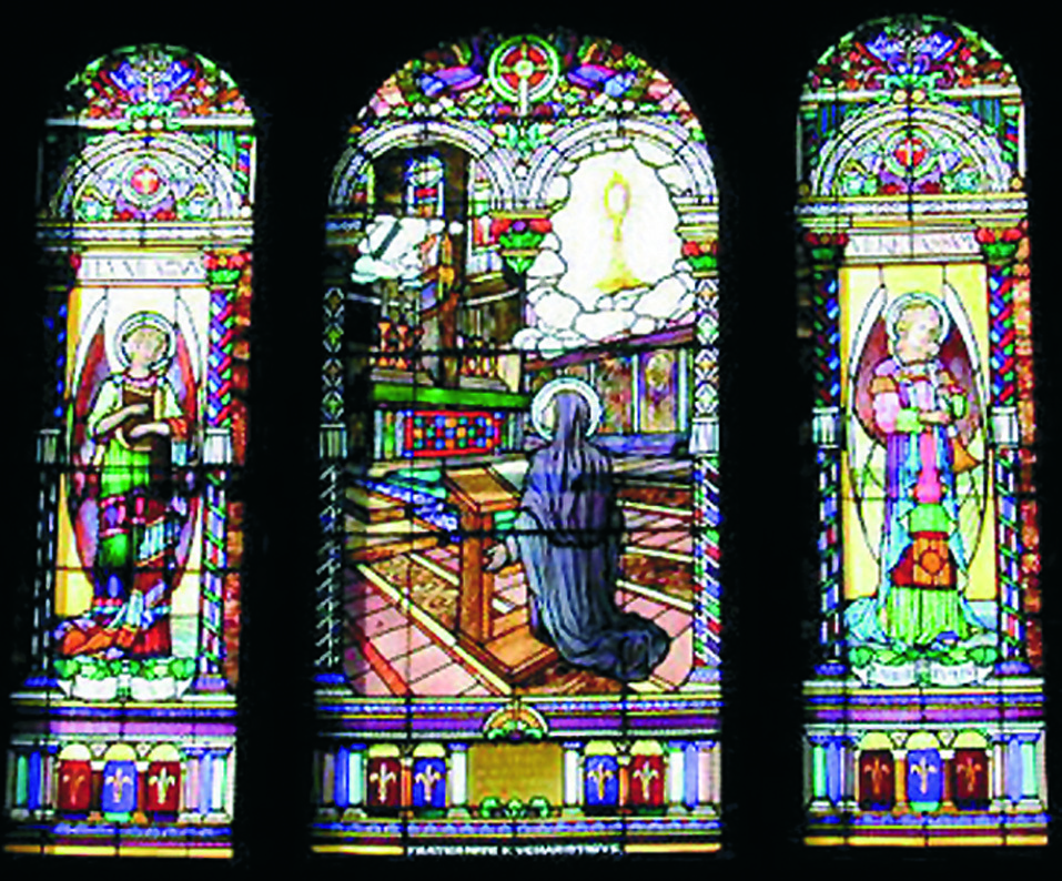 (Buntglasfenster, das die Vision der Heiligen Juliana darstellt) erließ eine päpstliche Bulle, die die Feier auf die Weltkirche ausdehnte. Er auch
