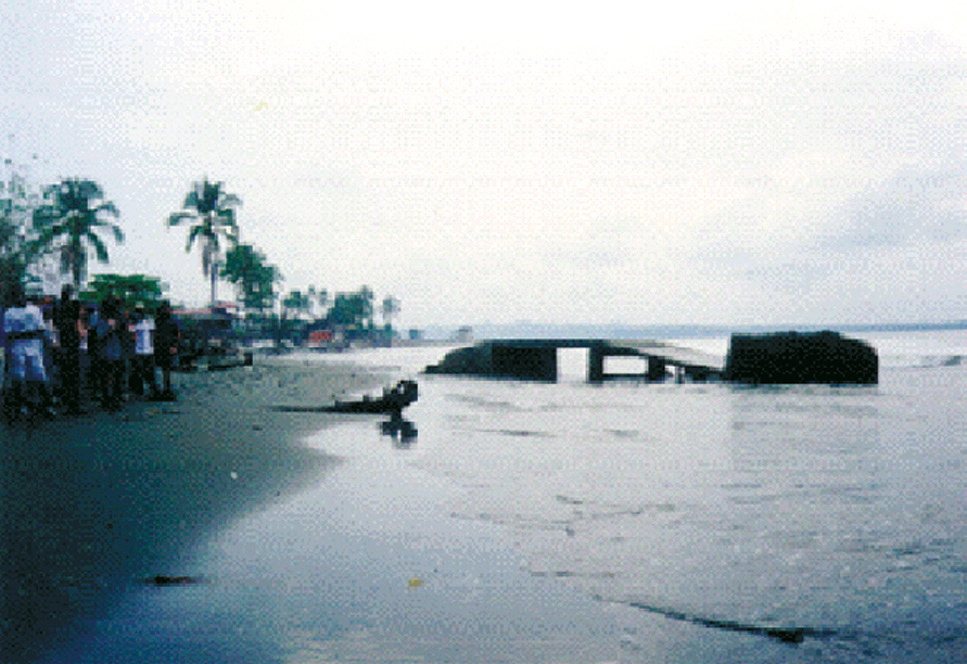 Strand von Tumaco Kaum hatte Fr. Larrondo erreichte mit der Monstranz in der Hand den Strand, als er näherkam