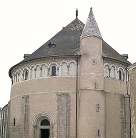 •(ffå'ffffiitf Interno della Basilica di Santo Stefano, Neuvy Saint-Sepulchre, costruita nel 1049 dove è conservata la reliquia del Sacro Sangue di Cristo