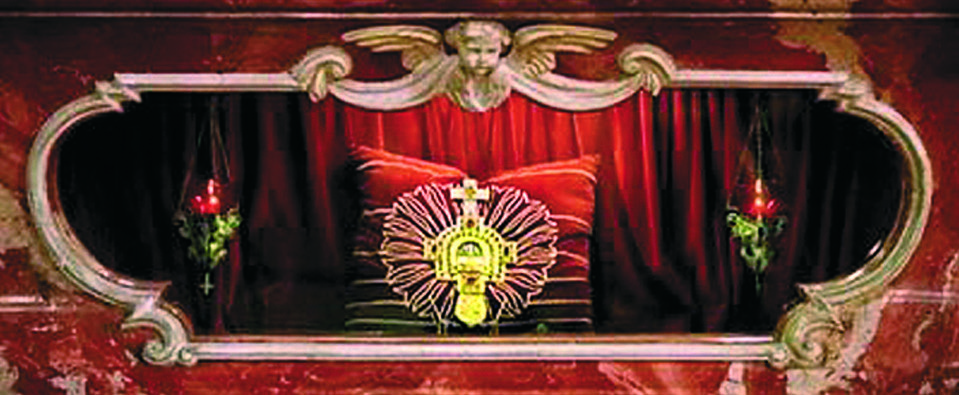 Urn and reliquiario casket containing the sacred portion of the Precious Blood of Jesus
