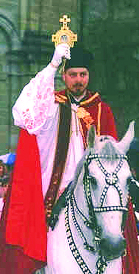 L'annuale cerimonia Blutritt con 3.000 cavalieri in onore del Sacro Sangue a Weingarten