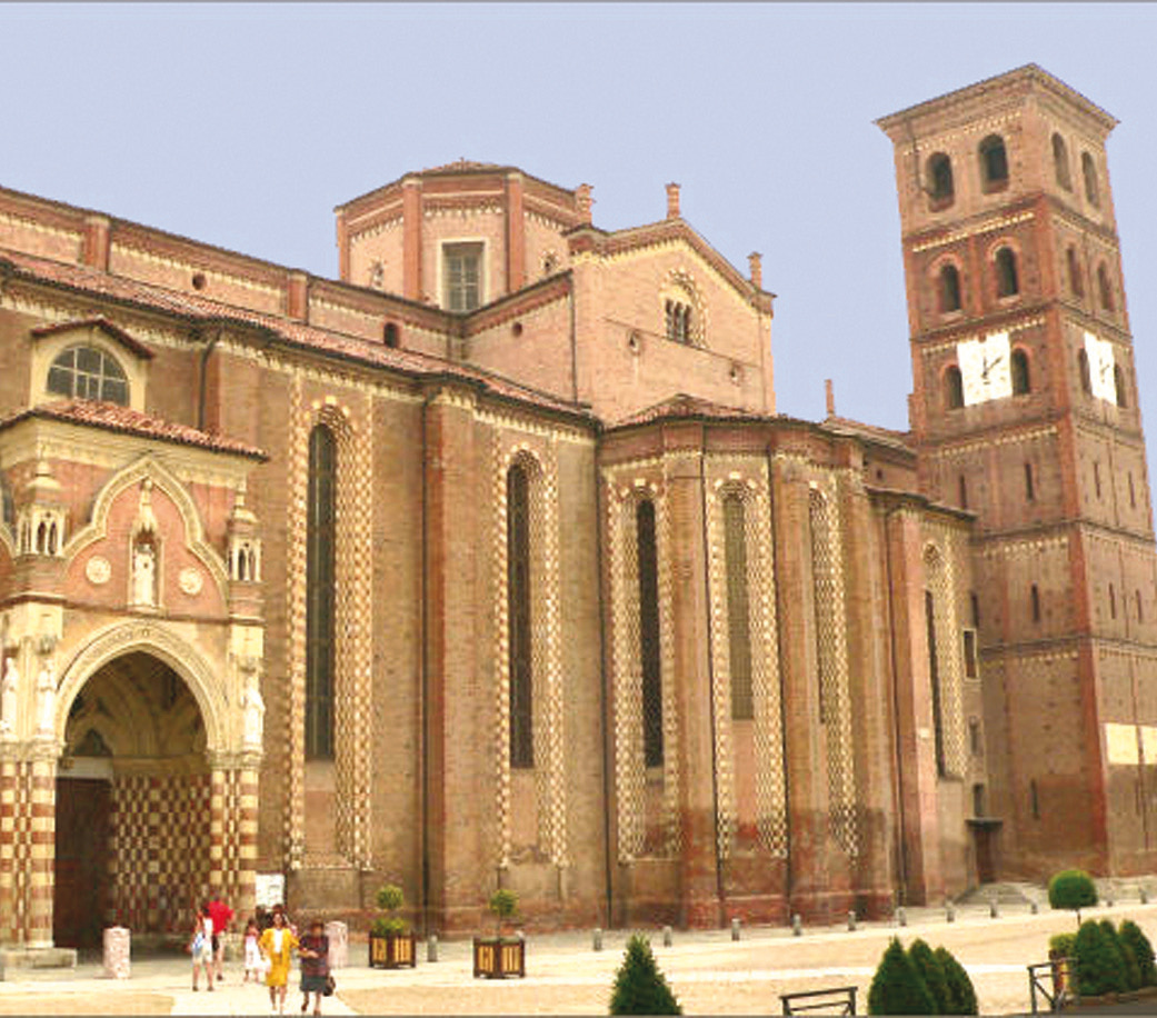 convinto che un'Ostia consacrata rotta non attestasse il fatto che le macchie rosse fossero vero Sangue. valido, si avvicinò all'altaree per consigliare il sacerdote, Tra la gente lì, uno pensava al Sangue