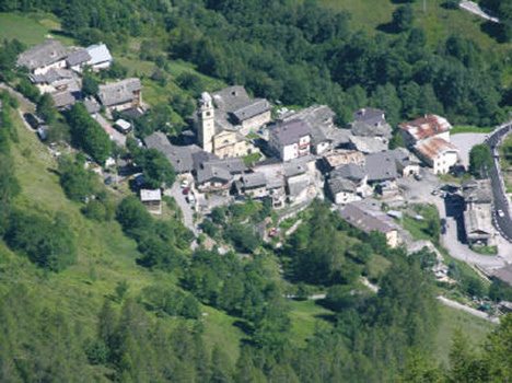 Padre Antonio Reinardi benedisse con il Santissimo Sacramento le acque impetuose del torrente, facendo ritirare istantaneamente la piena
