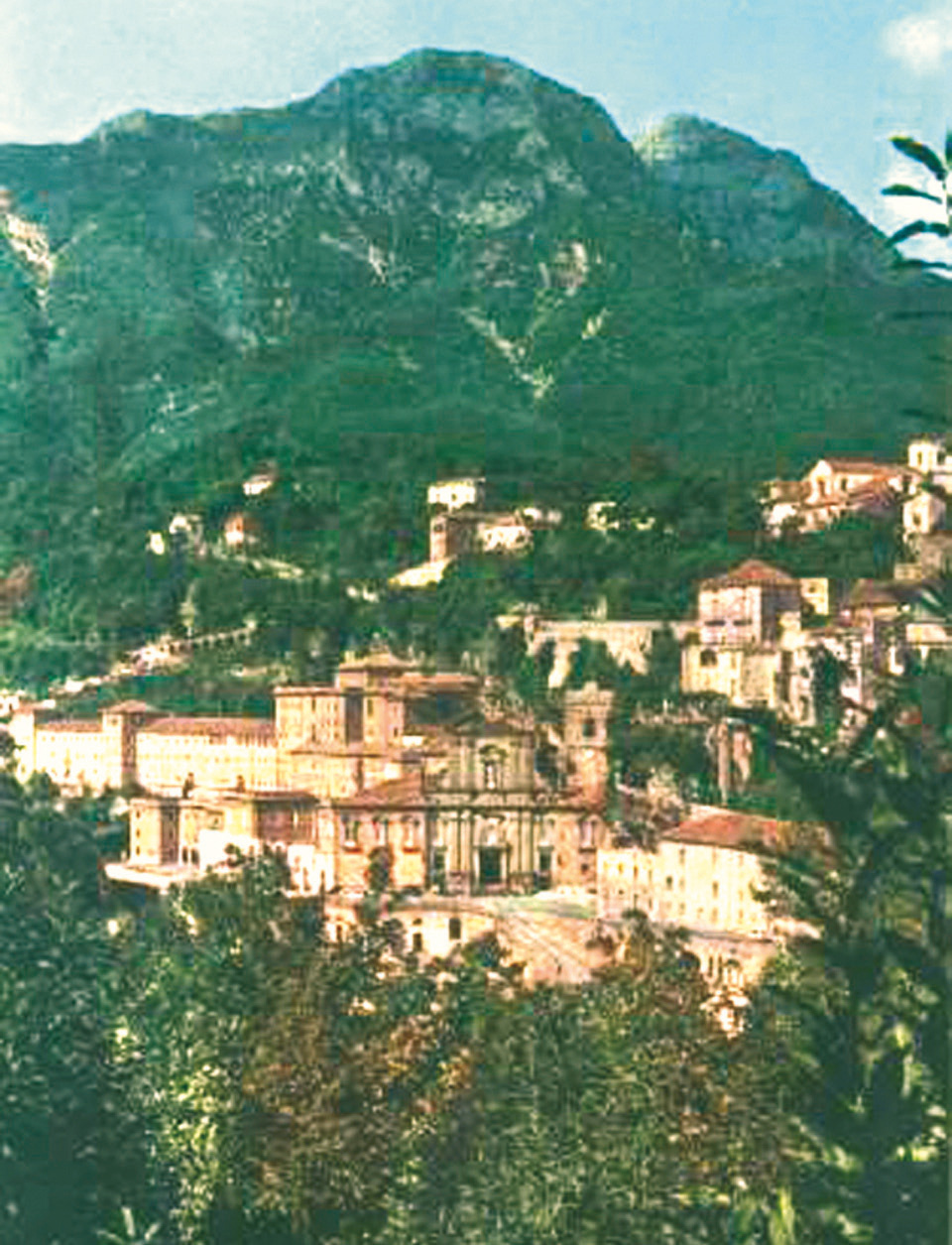 Panoramiczny widok na Cava dei Tirreni