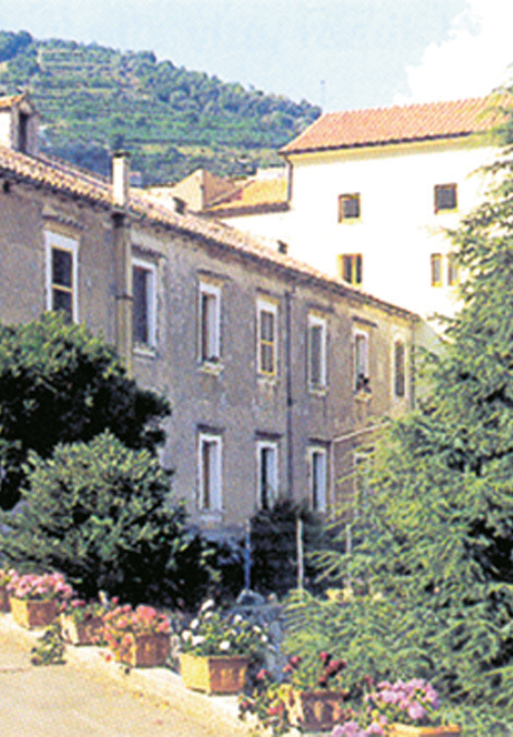 Monastero del Santissimo Redentore, Scala