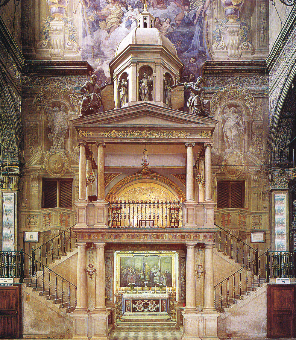E Heiligdom dat het Heilige Gewelfplafond omsluit (1594). Rechterkant van het kruis van elke maand in de basiliek, die momenteel onder de hoede is van de Mis-