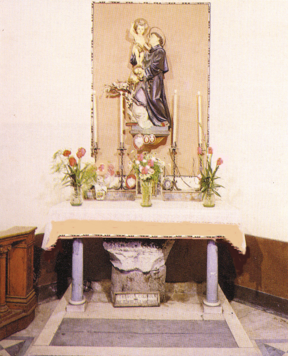 altaree costruito sul tronco della colonna dalla quale Sant'Antonio compì il miracolo