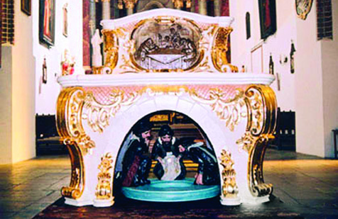 miraculous Hosts were preserved up until the last century In the central nave, under the altar where the relics of Saint Onufra are preserved, three 18th century sculptures are preserved which depict the desecrators who tried to get rid of the Hosts