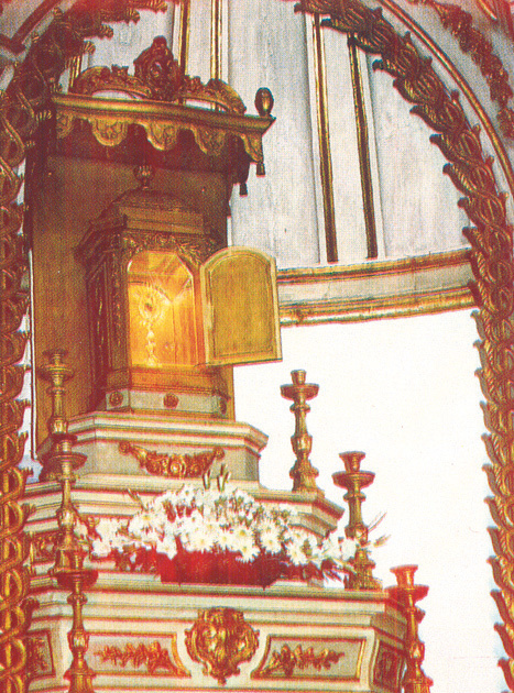 altar donde se conserva la reliquia del milagro