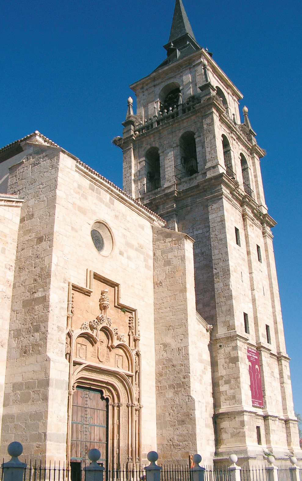 Hostien der Wunderkathedrale, in der die wundertätigen Hostien eine Zeit lang aus Spanien aufbewahrt wurden, die Heiligen Hostien wurden in die Magisterkirche verlegt. Im Jahr 1936, als die Kommunität