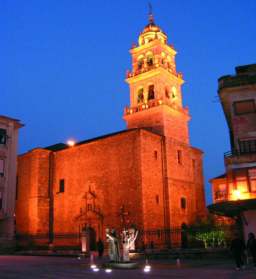 In der Marienkirche, in der das Wunder geschah, wagte sich Ponferrada in das Brombeerfeld und entdeckte dort den Tabernakel und die heiligen Hostien
