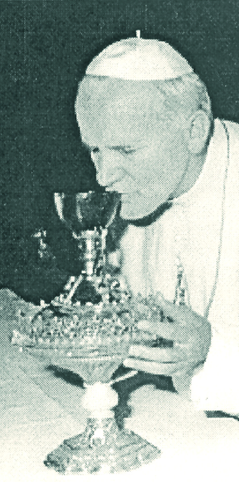 Johannes Paul 11 küsst den Heiligen Gral von Valencia